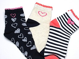 Short kid's socks with hearts and stripes