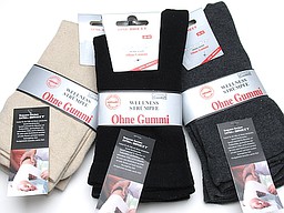 Seamless extra wide women's socks in cotton